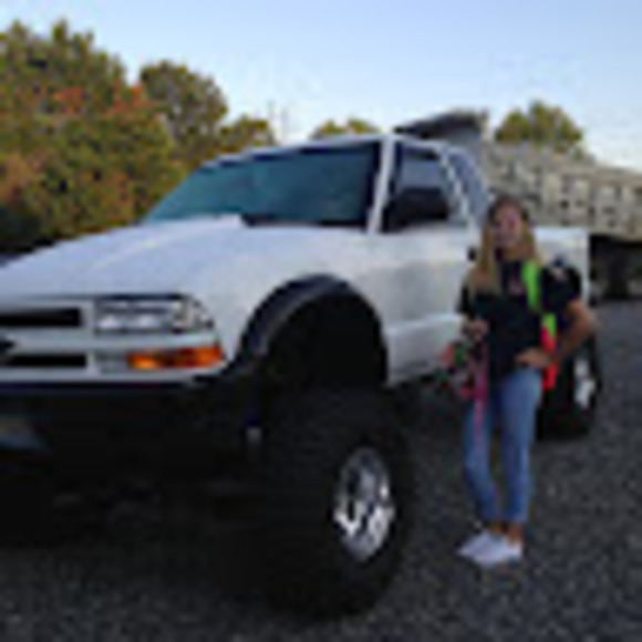 Meet your Posher, Katelyn - Picture 1 of 1